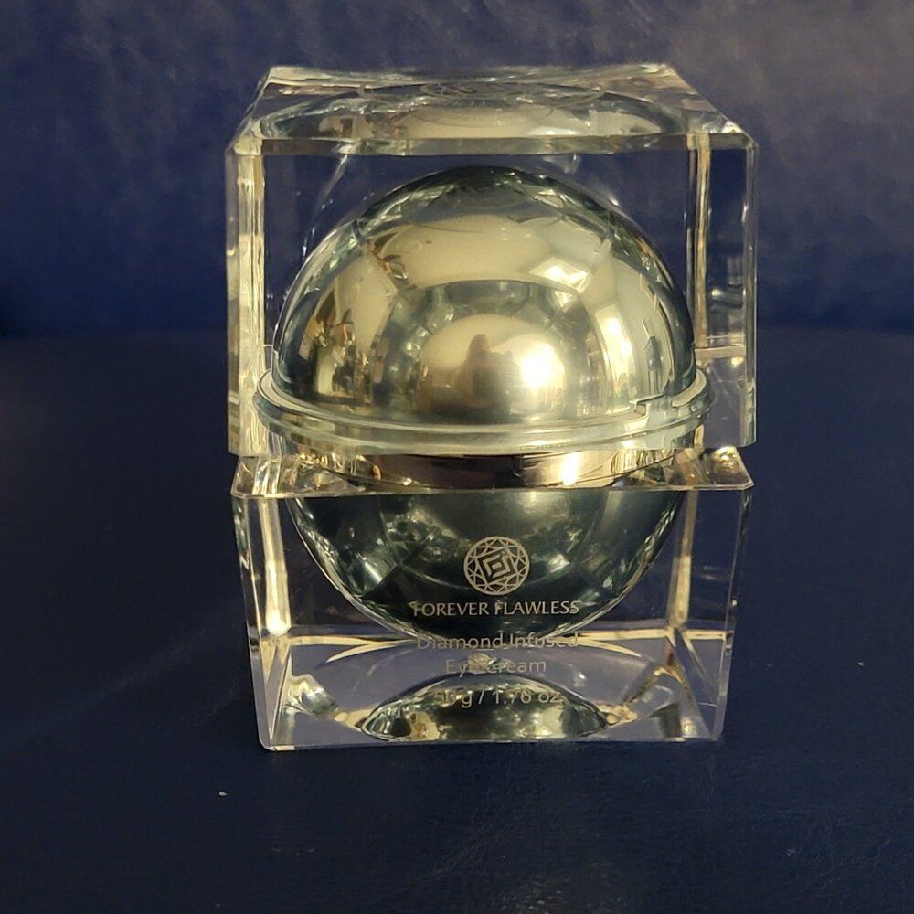 Forever Flawless Blue Diamond Eye Cream - Picture 7 of 11